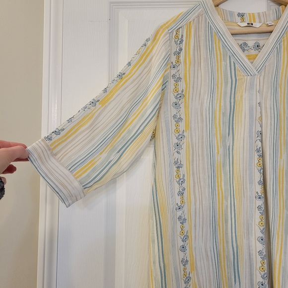 Yellow Blue Floral Stripes Uniqlo Tunic 100% Rayon, size S - Picture 2 of 8